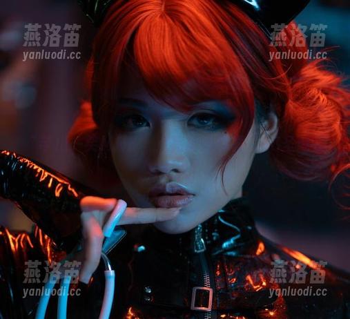 “芊川一笑MNK”点亮高清写真，2B圣诞别有洞天！