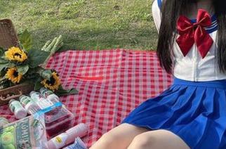 微密圈 – 谁说白丝只属于袜子？软妹小九九写真图包来打破常规！