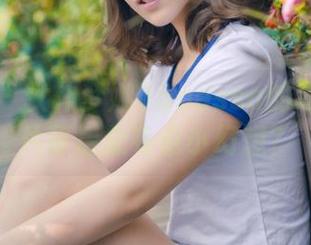 青豆客 – 女仆梦娜Vanessa的写真：照片背后总有点小幻想？