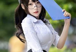 图片背后的香草喵露露：私拍瑜伽服，乱撞与不羁的灵魂