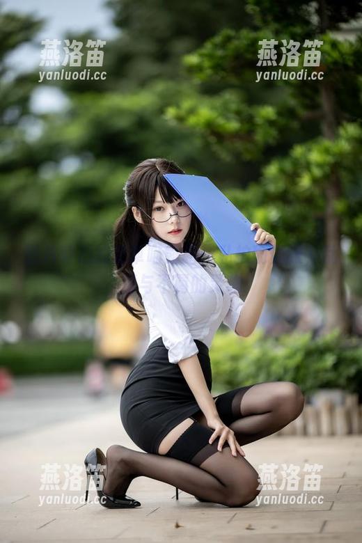 图片背后的香草喵露露：私拍瑜伽服，乱撞与不羁的灵魂