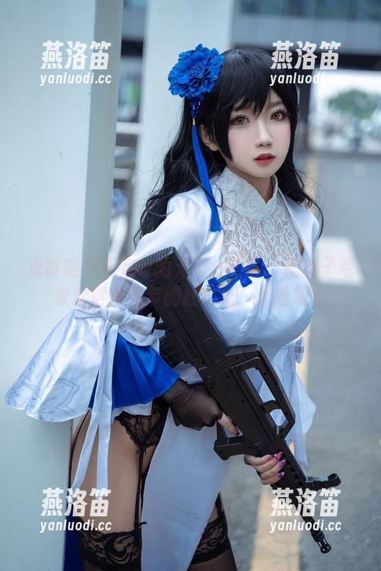 鬼畜瑶在不在w的无圣光写真：把兔子毛衣穿得像春节的红灯笼，看啥呢？