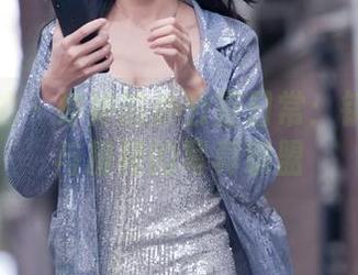 魔镜街拍 – 婷婷的办公室日常：销售主管与粉裙的写真联盟