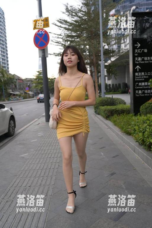 魔镜街拍 - 牛仔裤大冒险：曼曼带你穿越图库，分享那些不为人知的瞬间