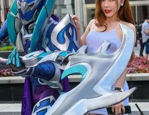 魔镜街拍 – 萌宝儿的商业广场奇遇：哈哈镜前的肉丝包臀裙作品！
